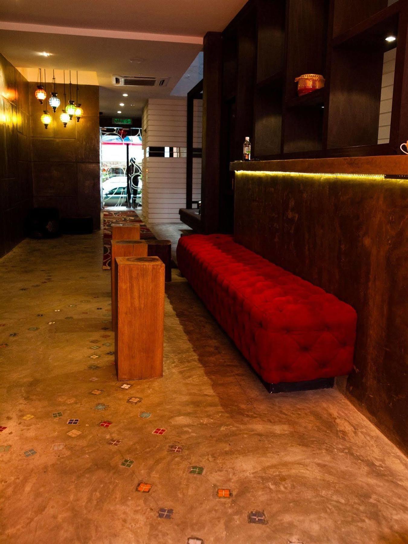 Batik Boutique Hotel Кучінг Екстер'єр фото